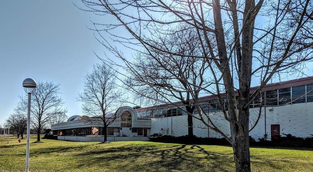 Sale: 59,552 SF Industrial: 2029 Micor Dr, Jackson, MI 49203